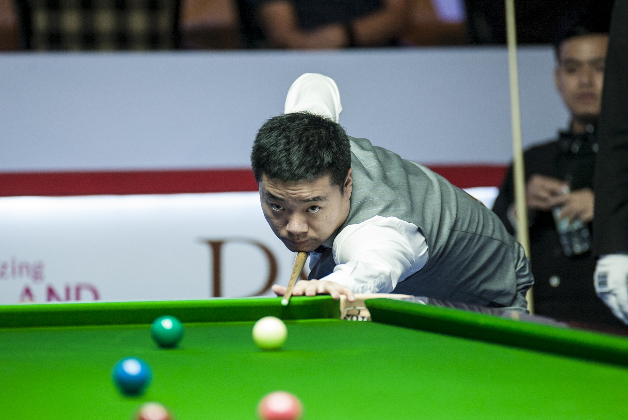 铺天盖地袭 铺天盖地袭