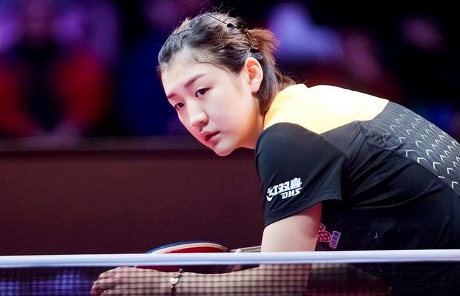 他随后缺席 他随后缺席