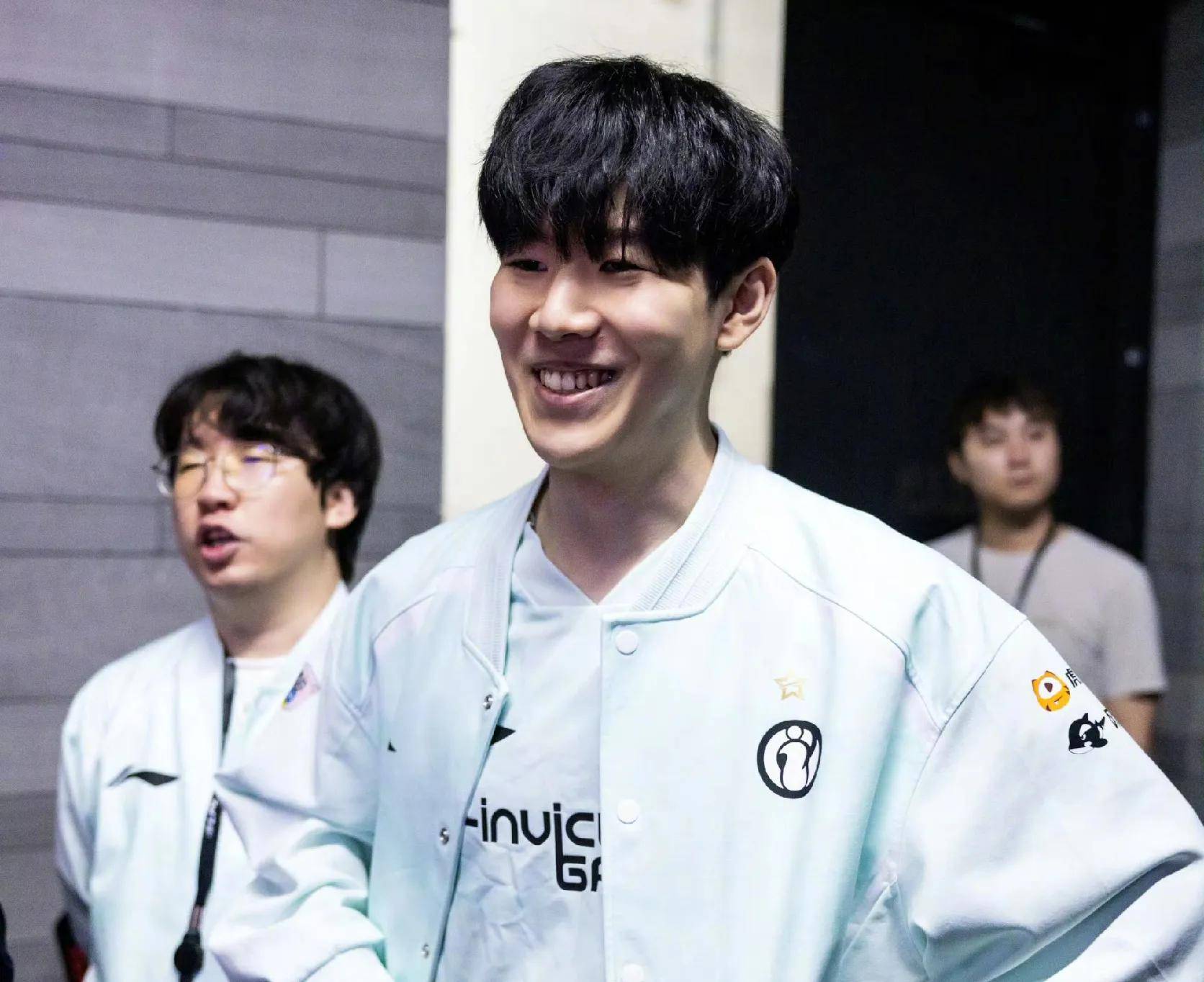 造了坚实的 造了坚实的